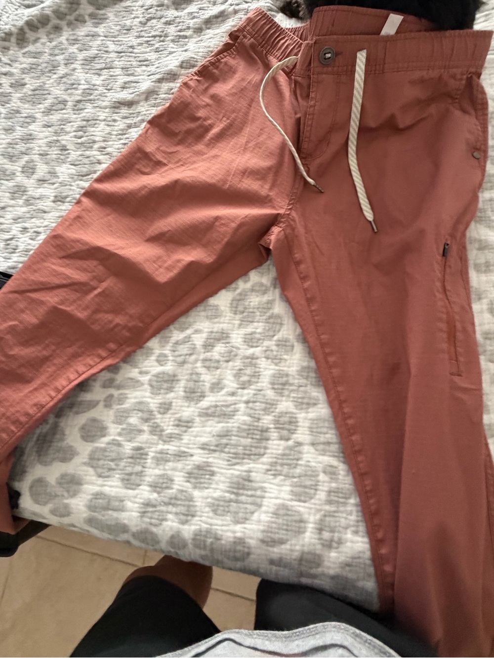 Vuori Men's Rust Drawstring Joggers